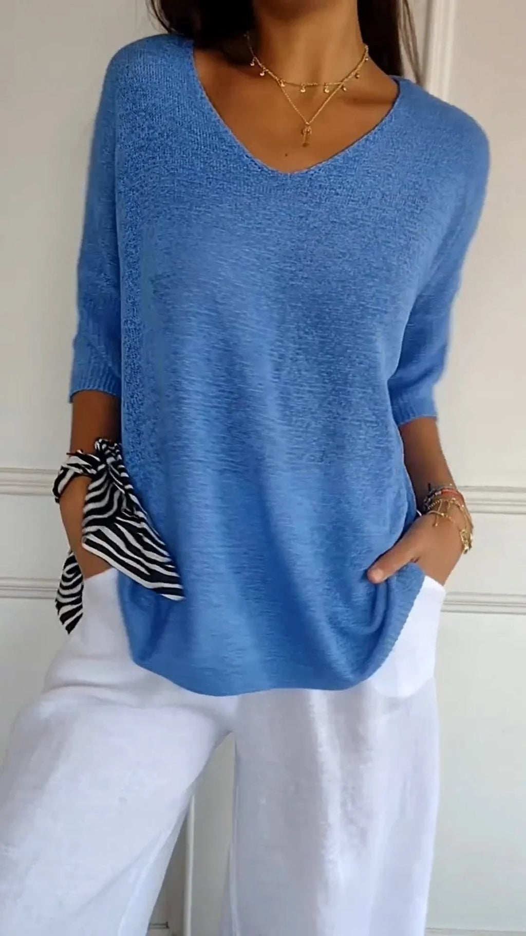 Julia| Top atemporal con cuello en V