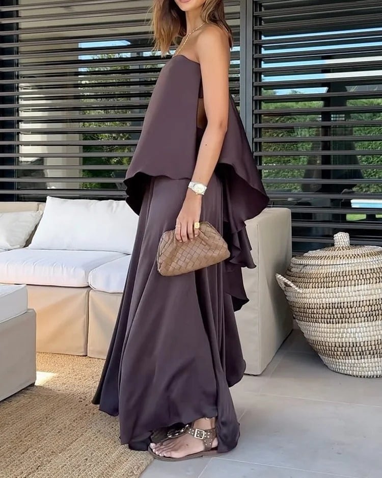 Elegante conjunto de dos piezas con top sin mangas y falda