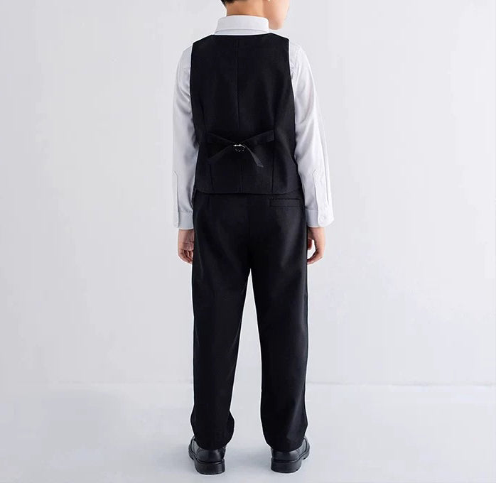 Elegante traje de ceremonia para niños