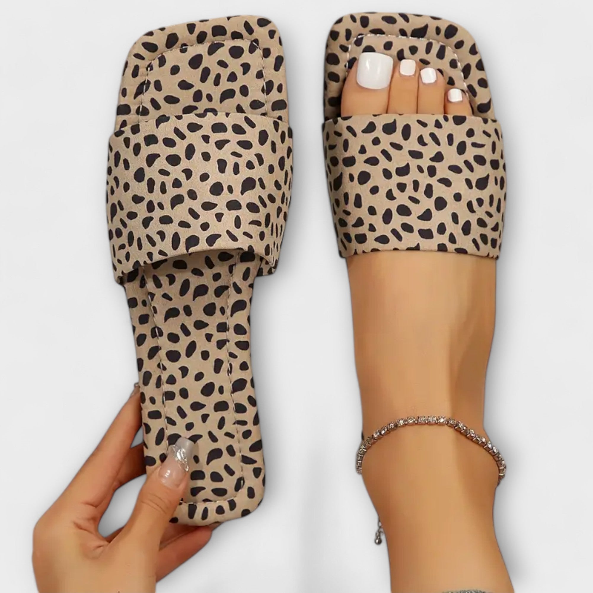 Aurora Zapatillas planas con estampado de leopardo