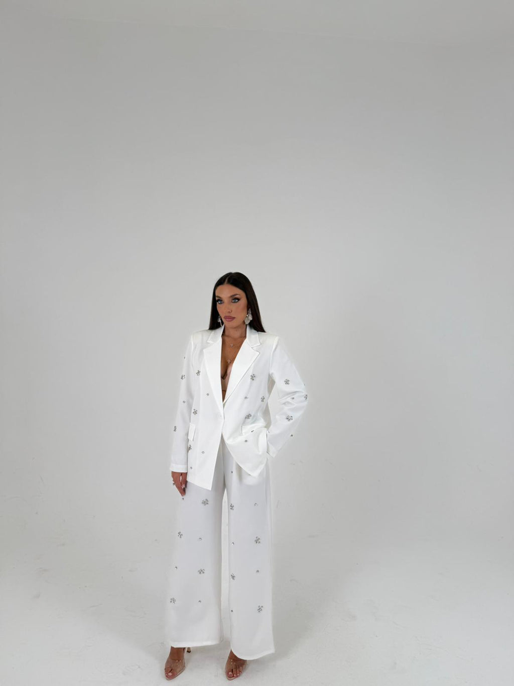Traje Catalina - Conjunto de chaqueta y pantalón con detalles en piedra