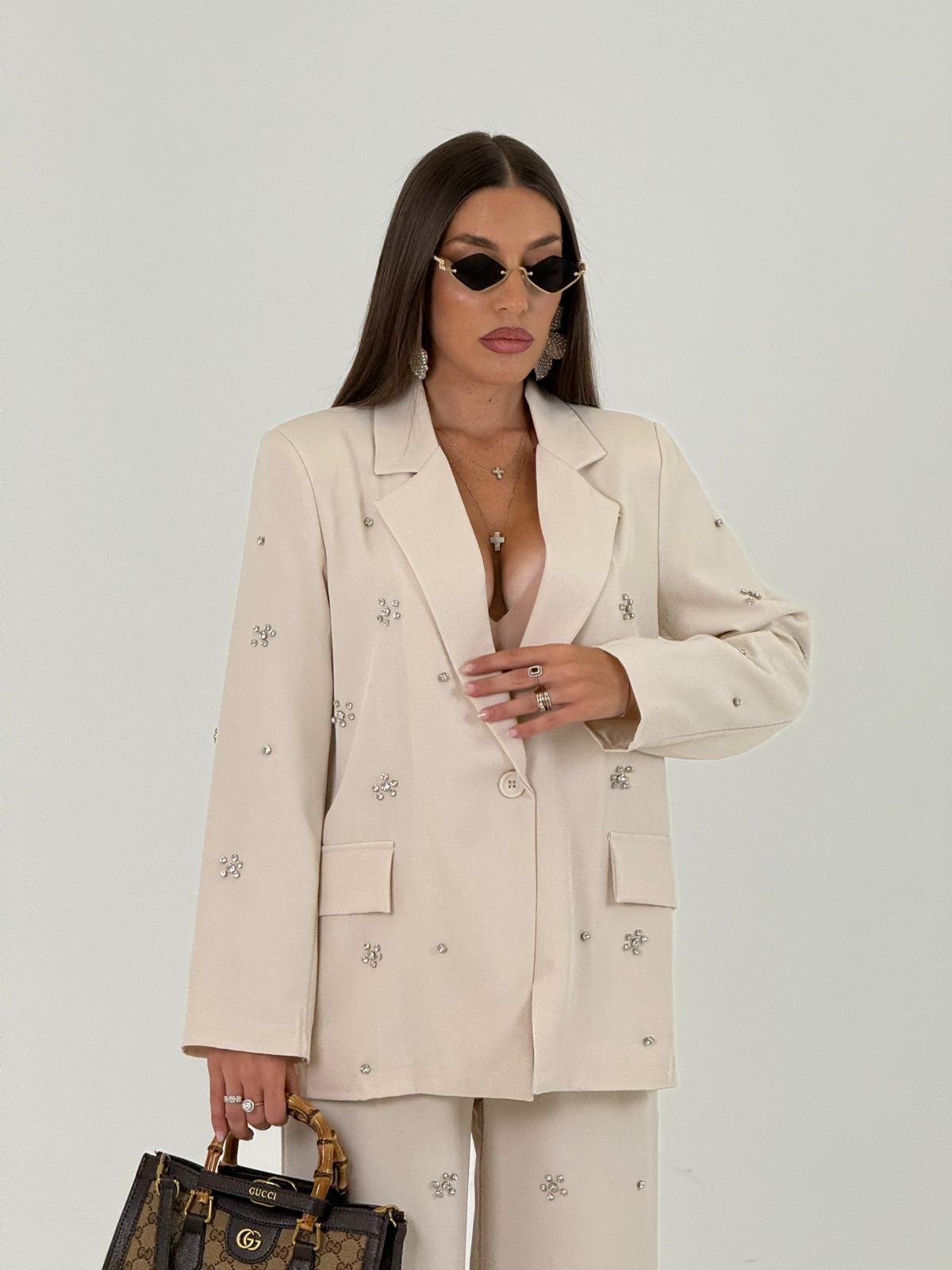 Traje Catalina - Conjunto de chaqueta y pantalón con detalles en piedra