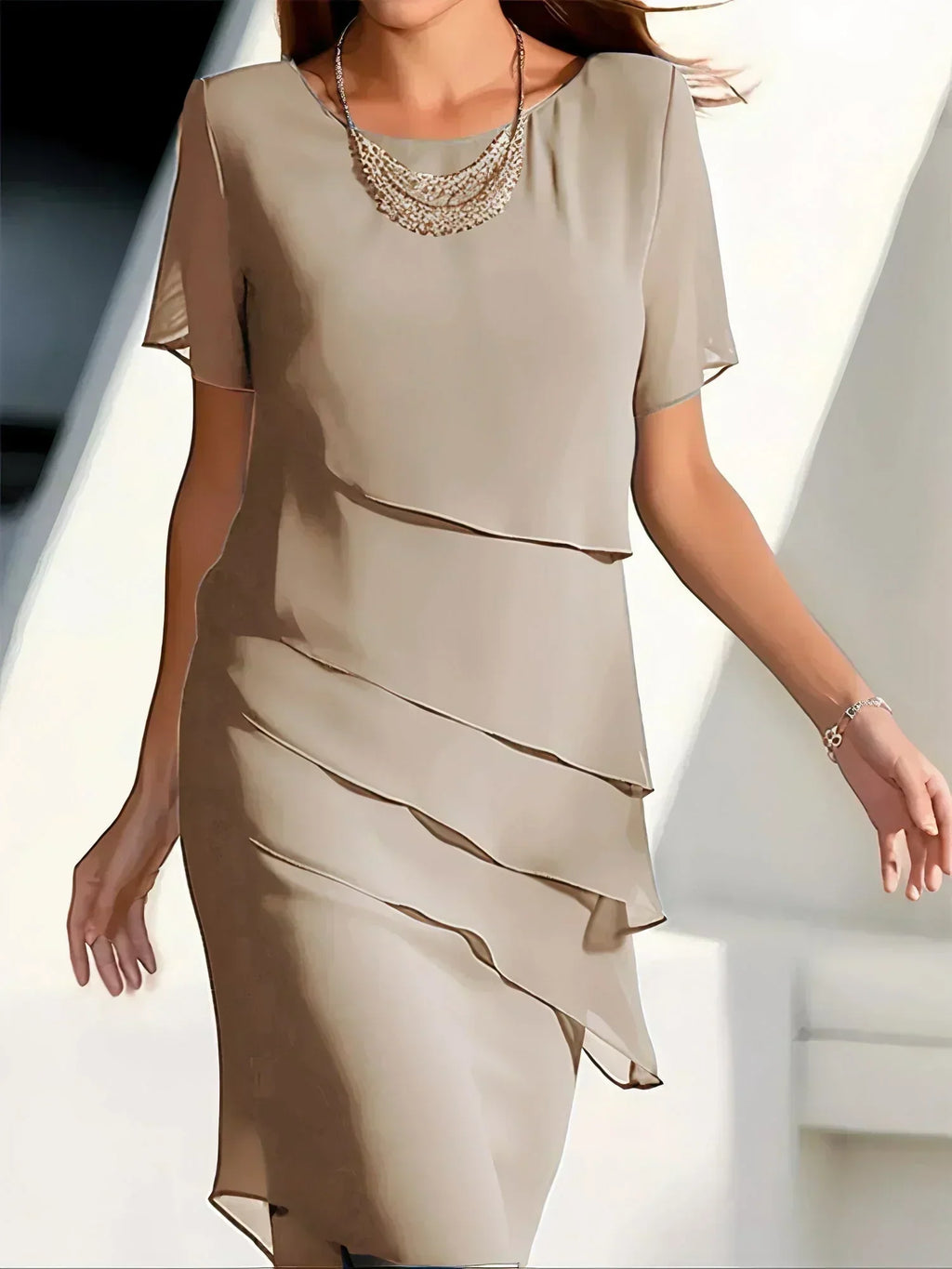 Adriana| Lujoso vestido largo con capas