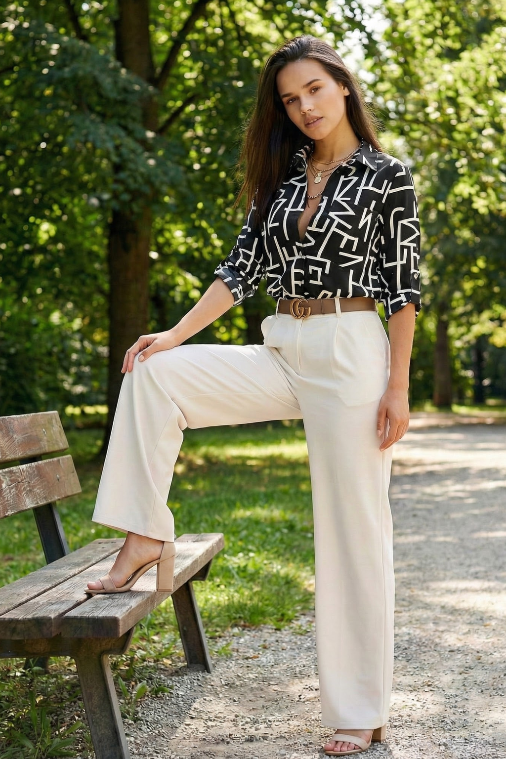 BLUSA CON CUELLO CLÁSICO