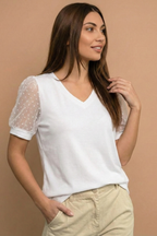 TOP CON CUELLO ALTO EN V Y MANGAS TRANSPARENTES