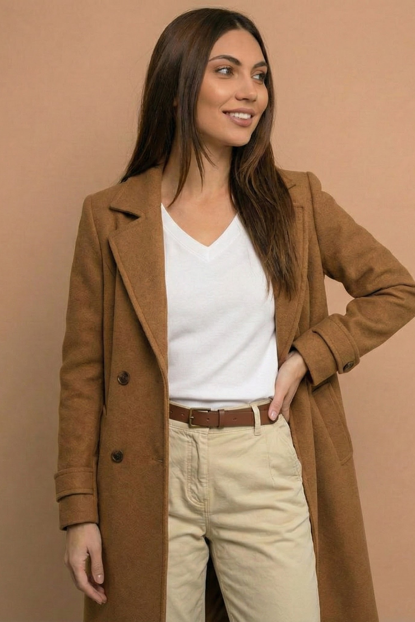 ELEGANTE ABRIGO CON CORTE CLÁSICO