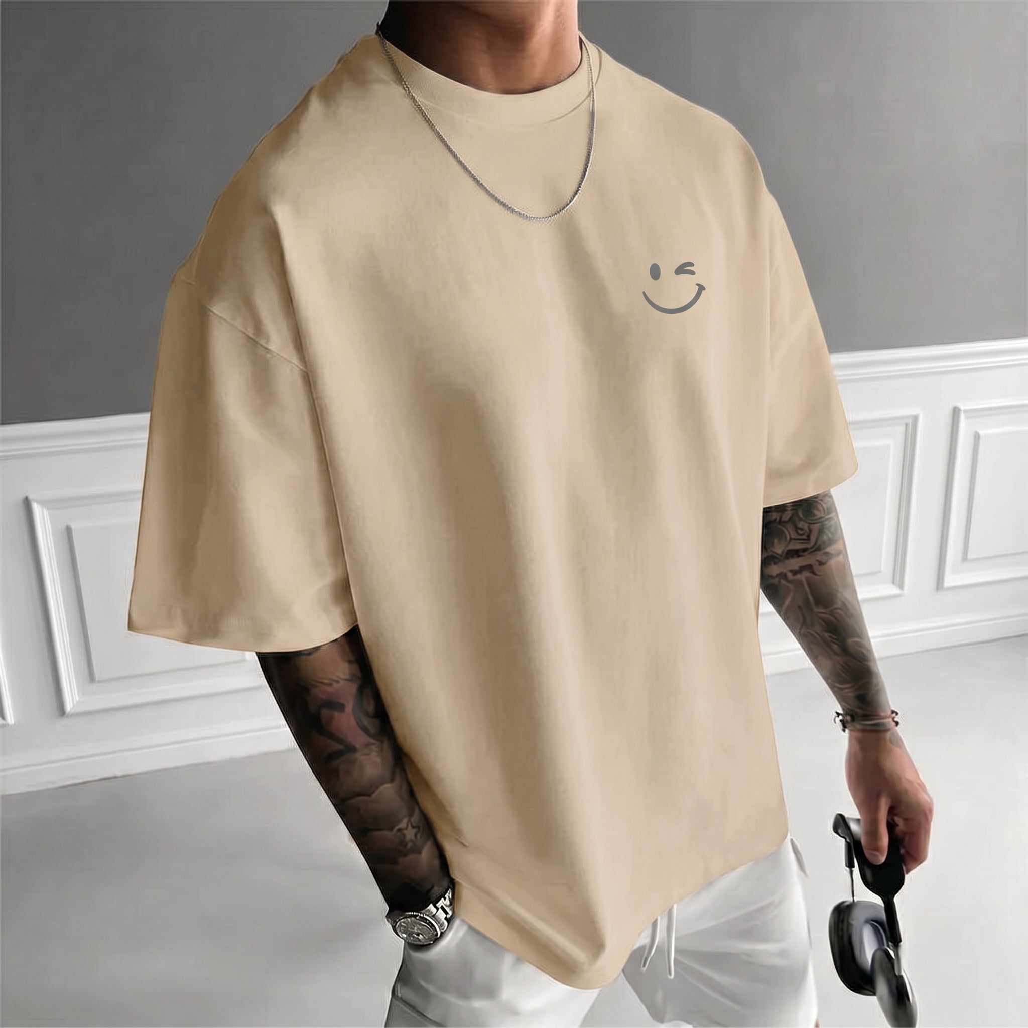 Camiseta urbana para hombre de corte holgado – algodón 100% premium, ajuste oversize casual y estampado tipográfico.