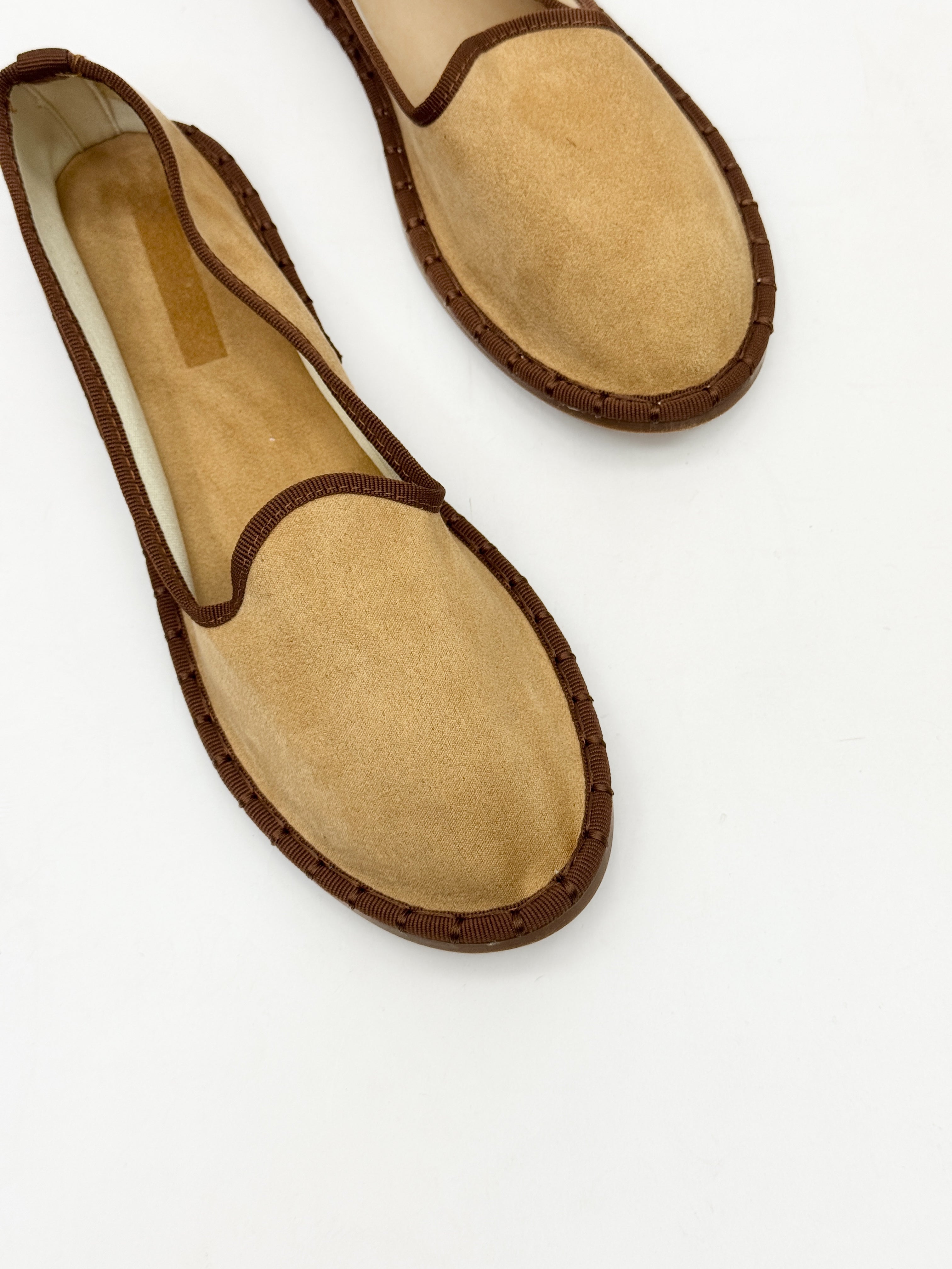 Zapatos de terciopelo con ribete