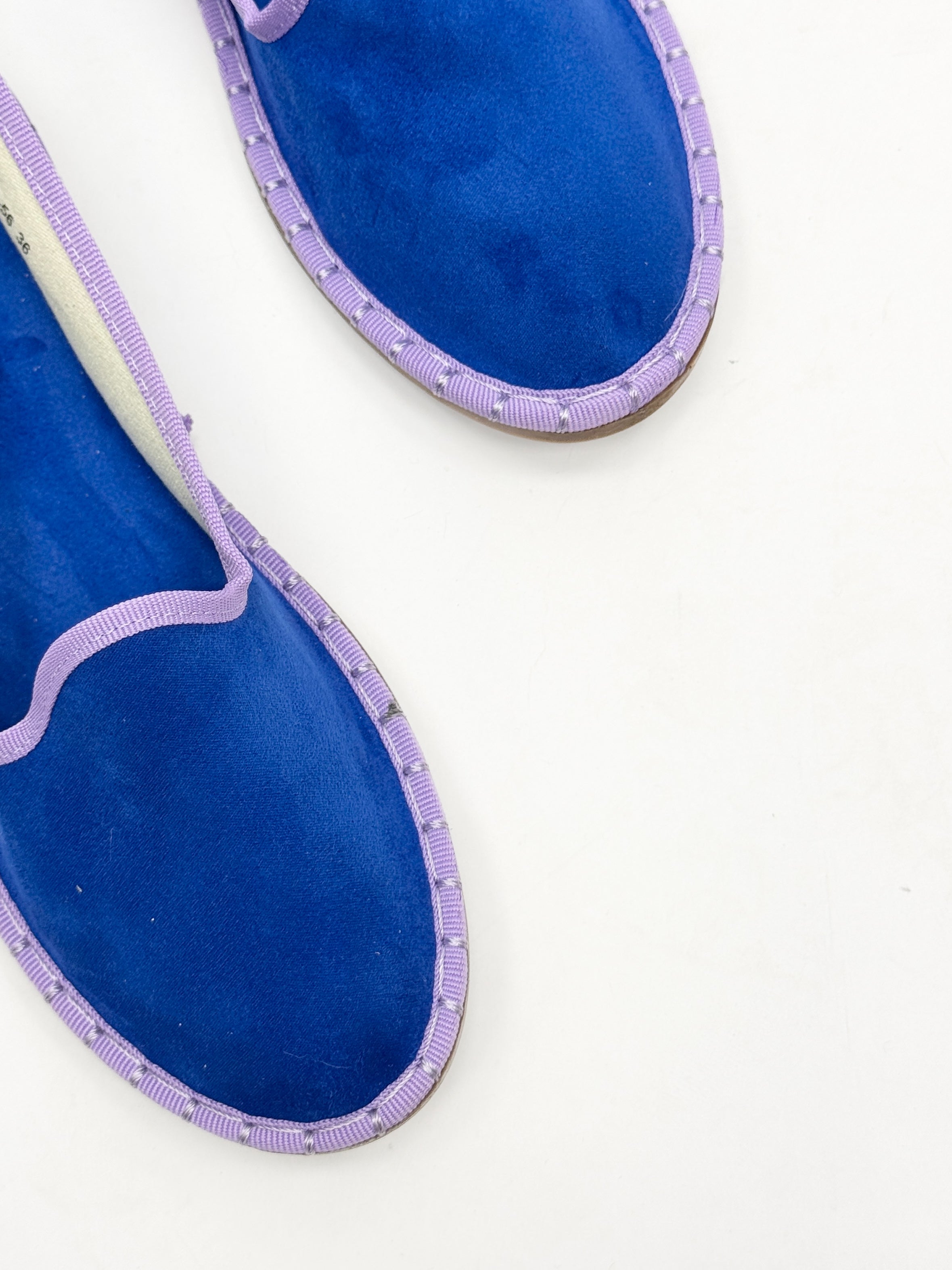 Zapatos de terciopelo con ribete