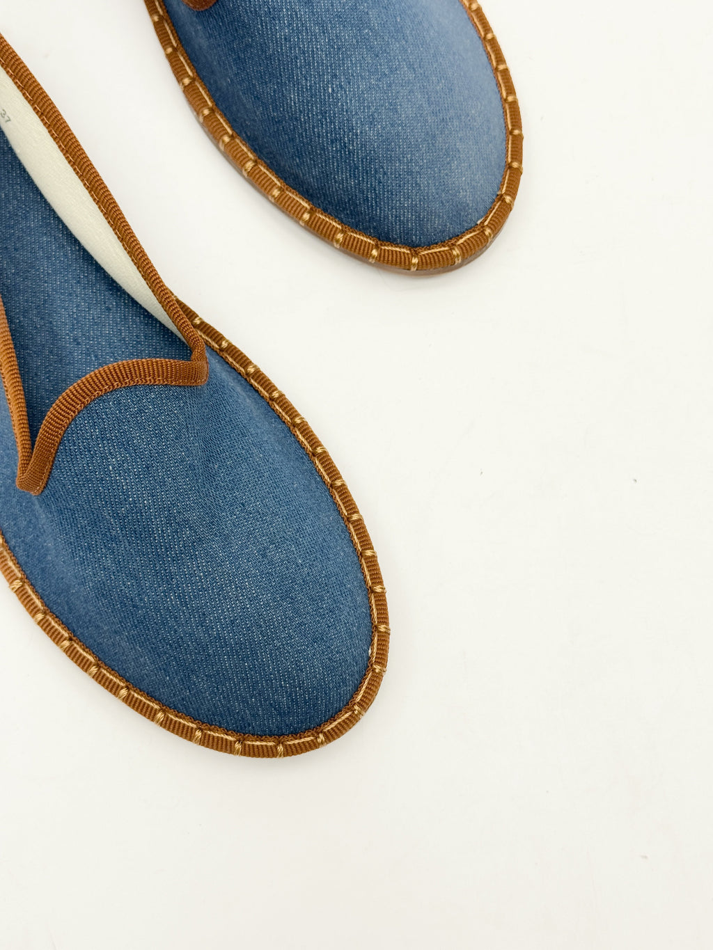 Zapatos de terciopelo con ribete