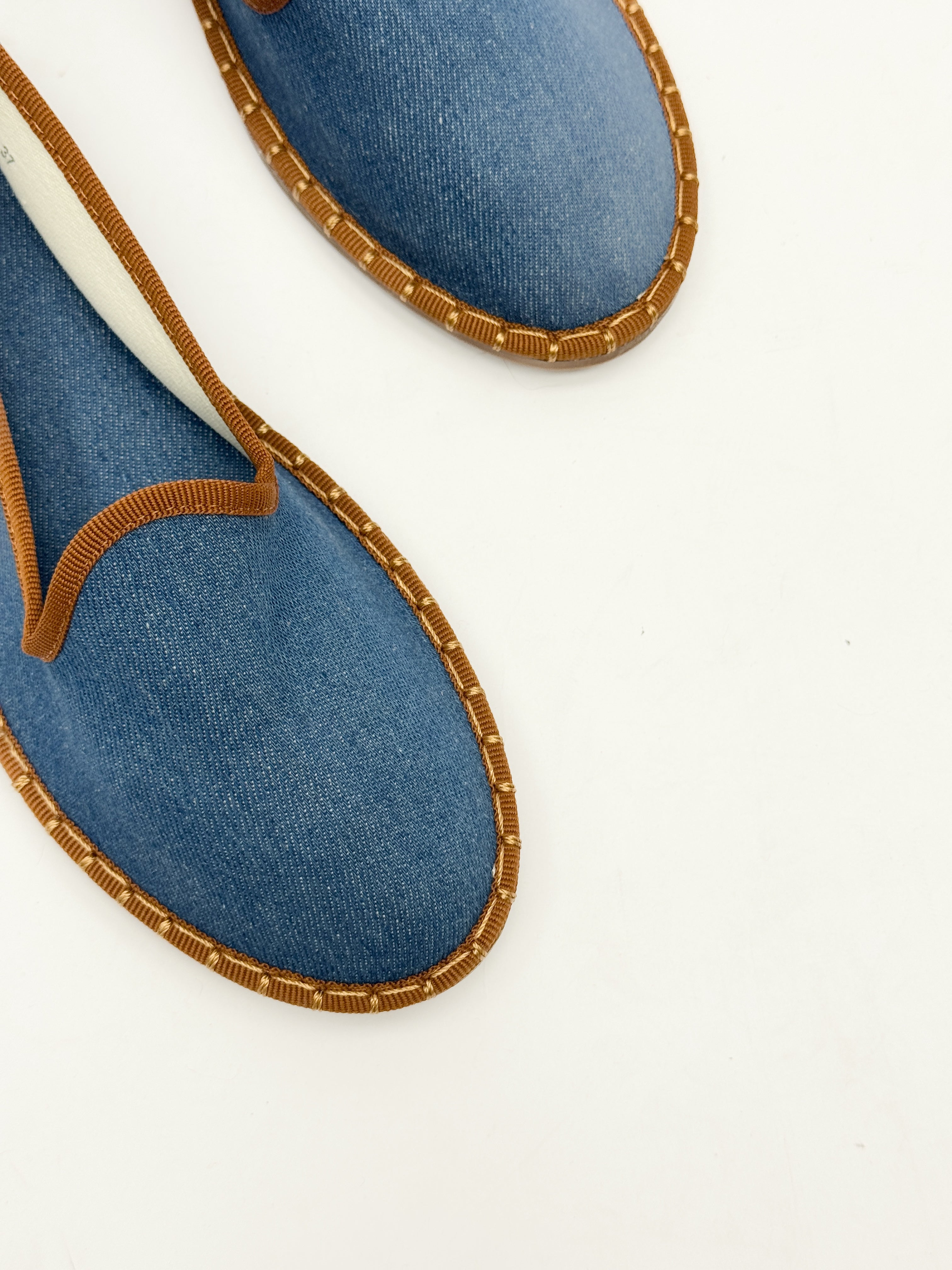 Zapatos de terciopelo con ribete