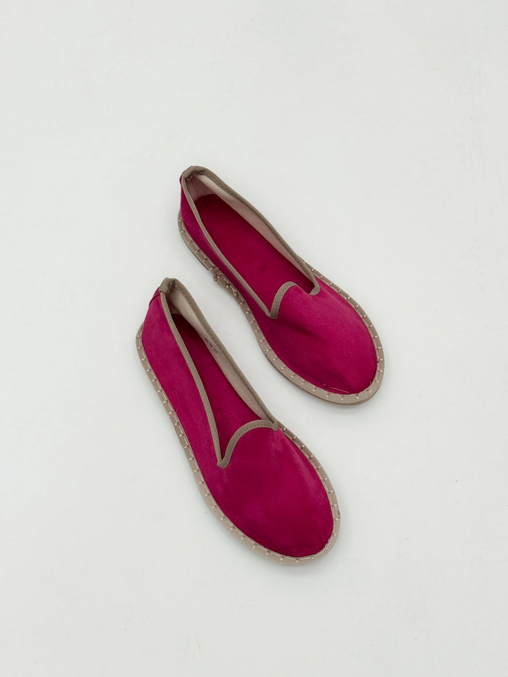 Zapatos de terciopelo con ribete