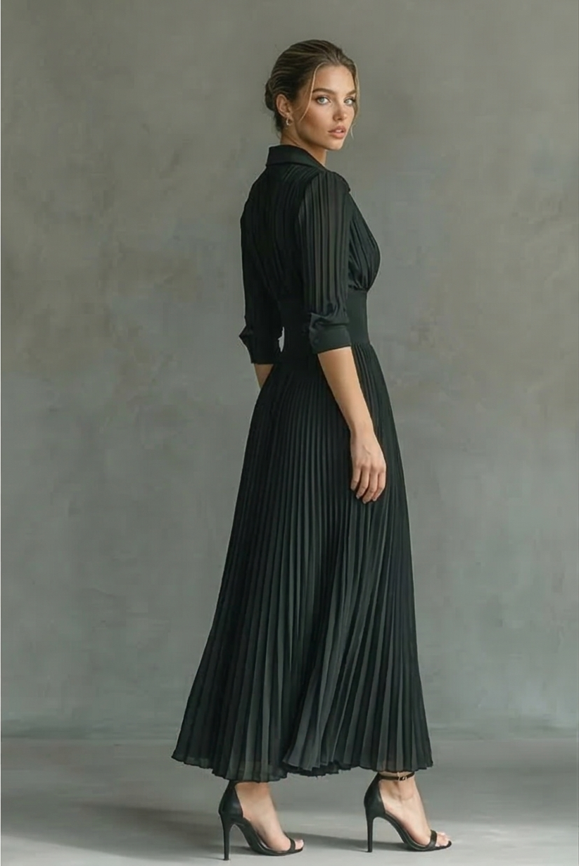 Vestido de cintura alta con pliegues y cuello en V