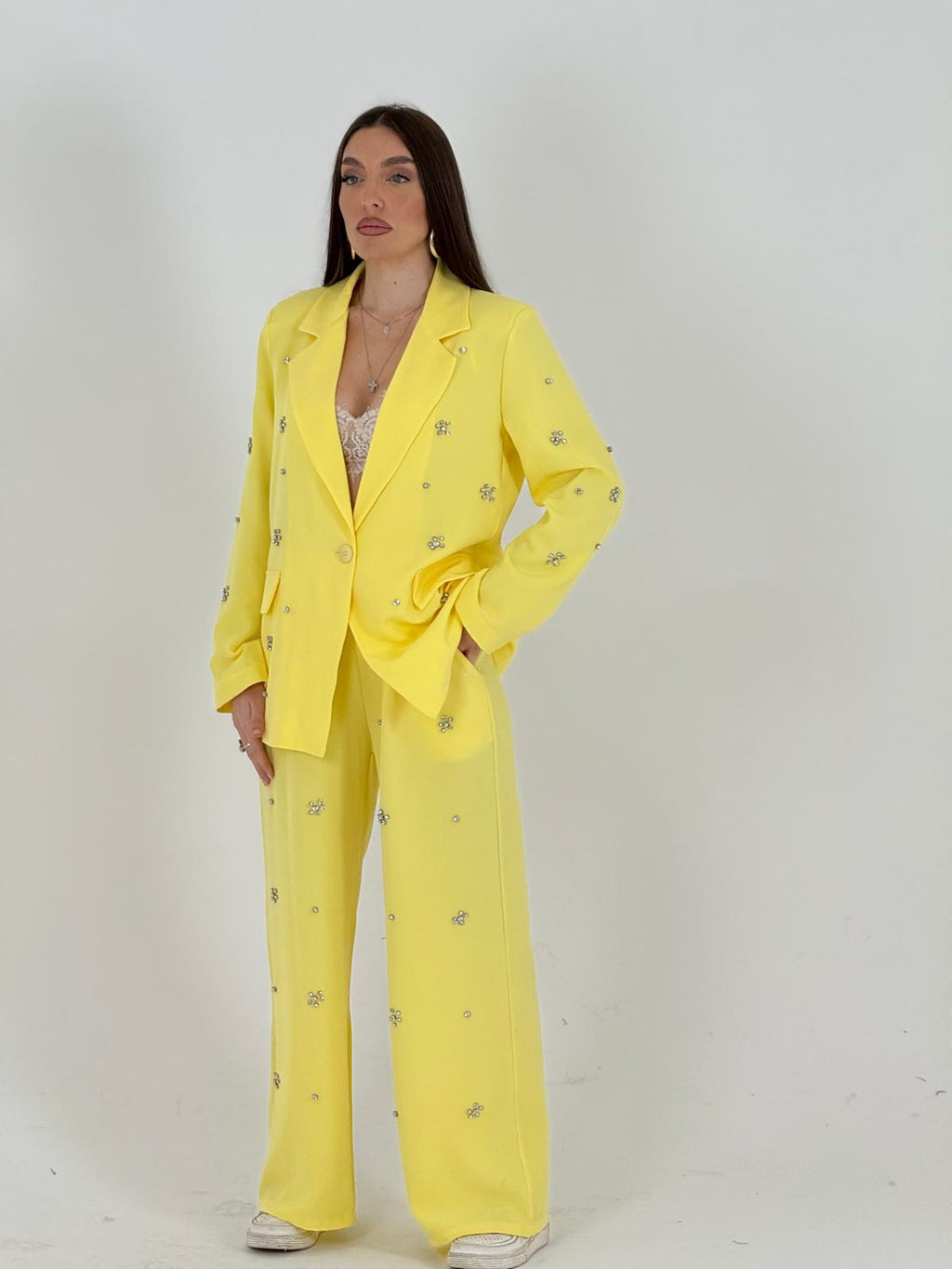 Traje Catalina - Conjunto de chaqueta y pantalón con detalles en piedra