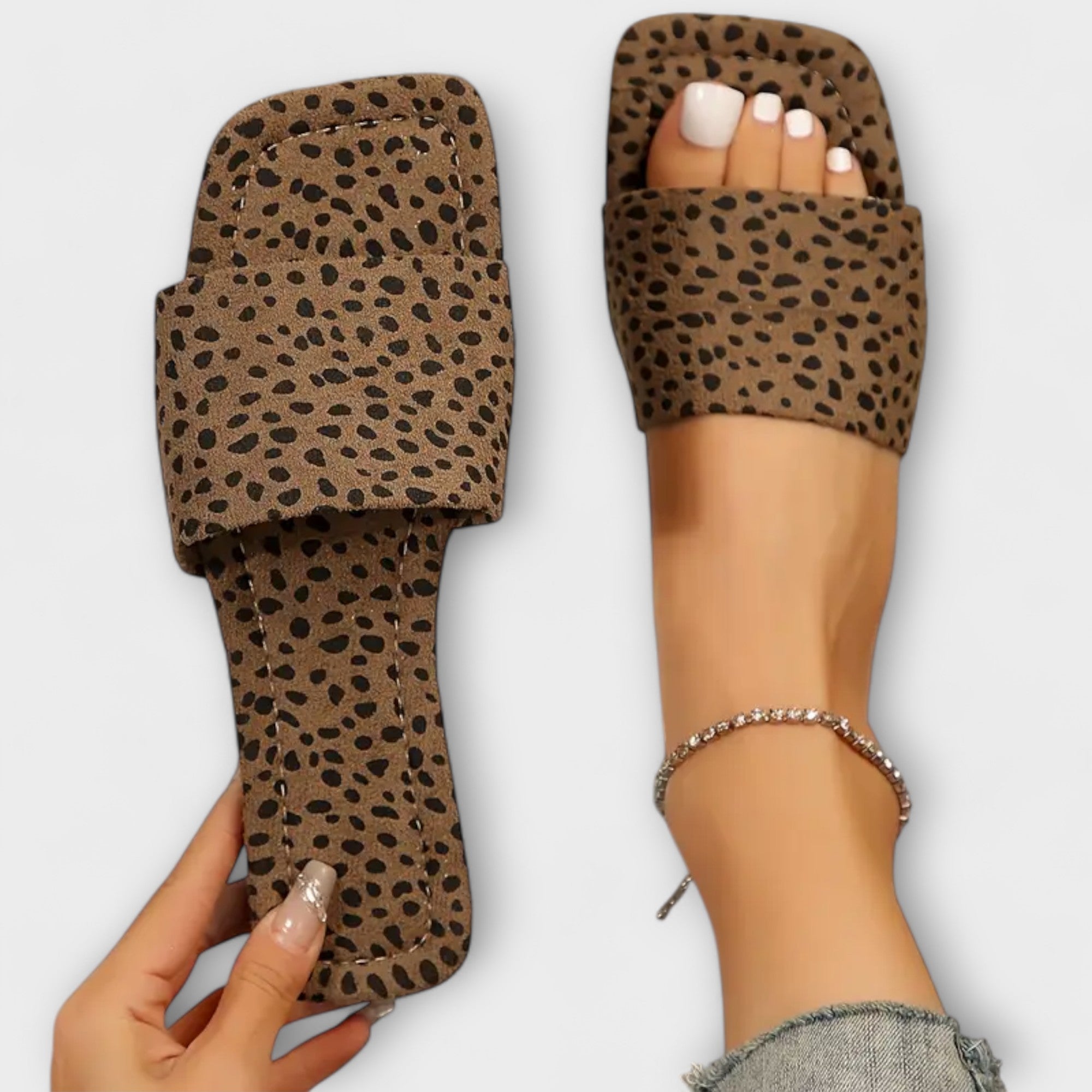 Aurora Zapatillas planas con estampado de leopardo