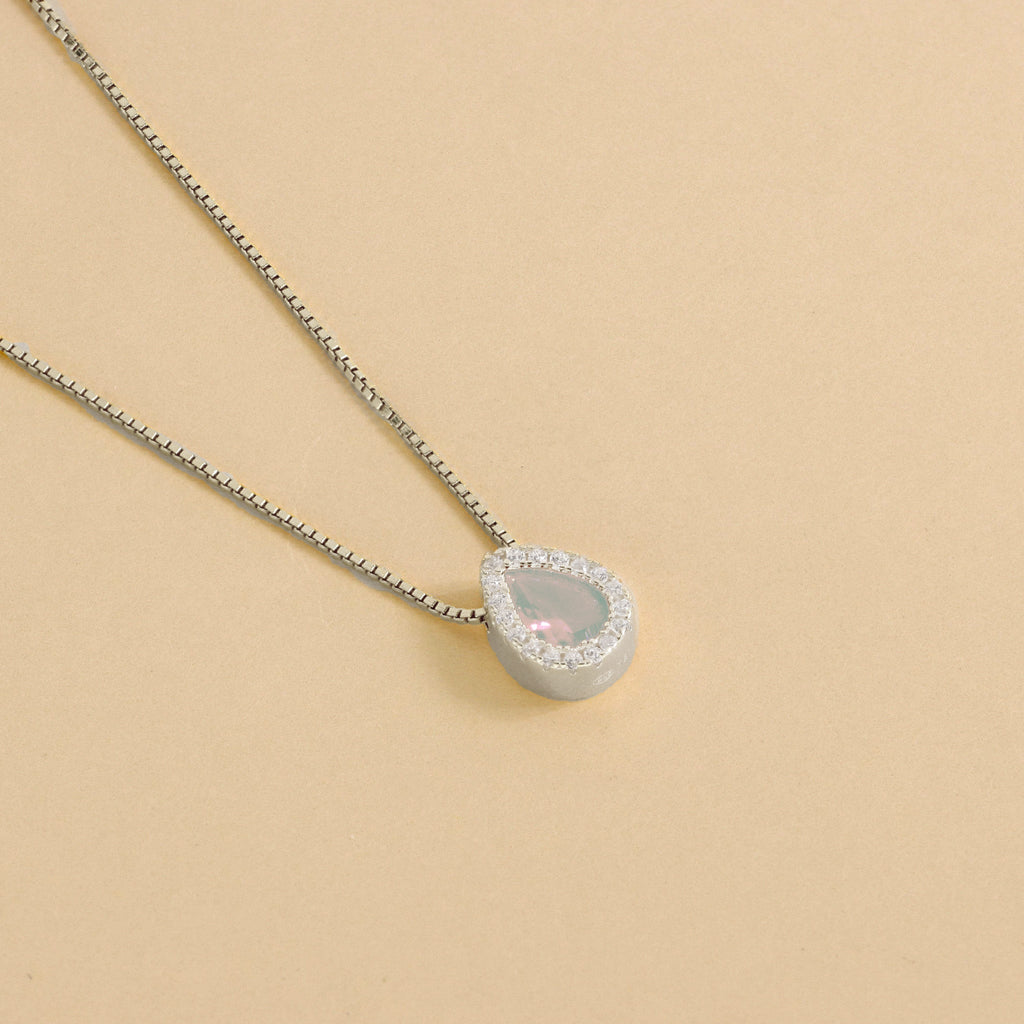 Collar con gota de circonita