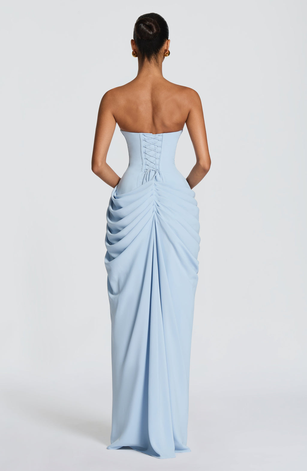 Dolores| Vestido con elegancia escultural que define tu figura