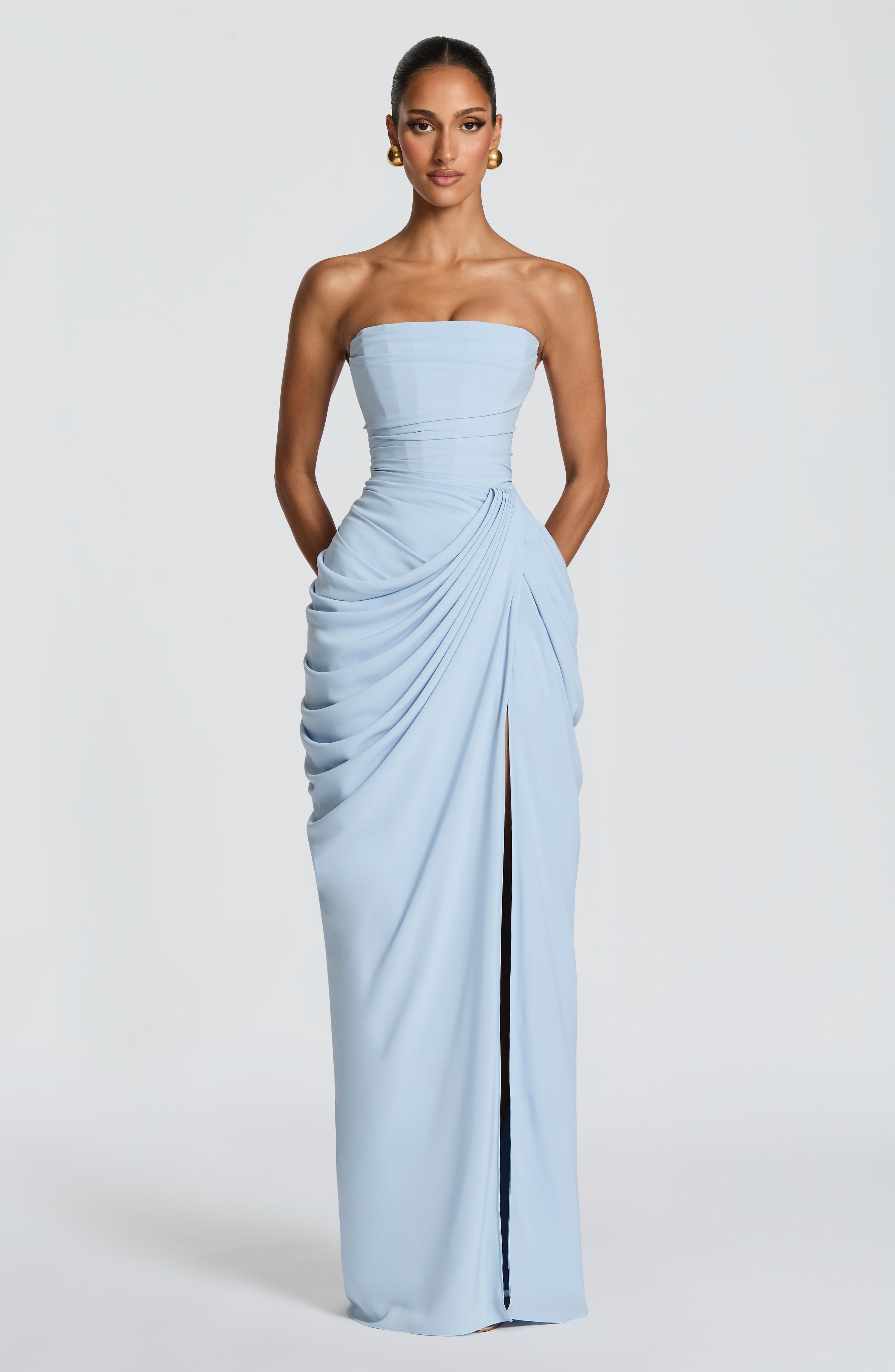 Dolores| Vestido con elegancia escultural que define tu figura