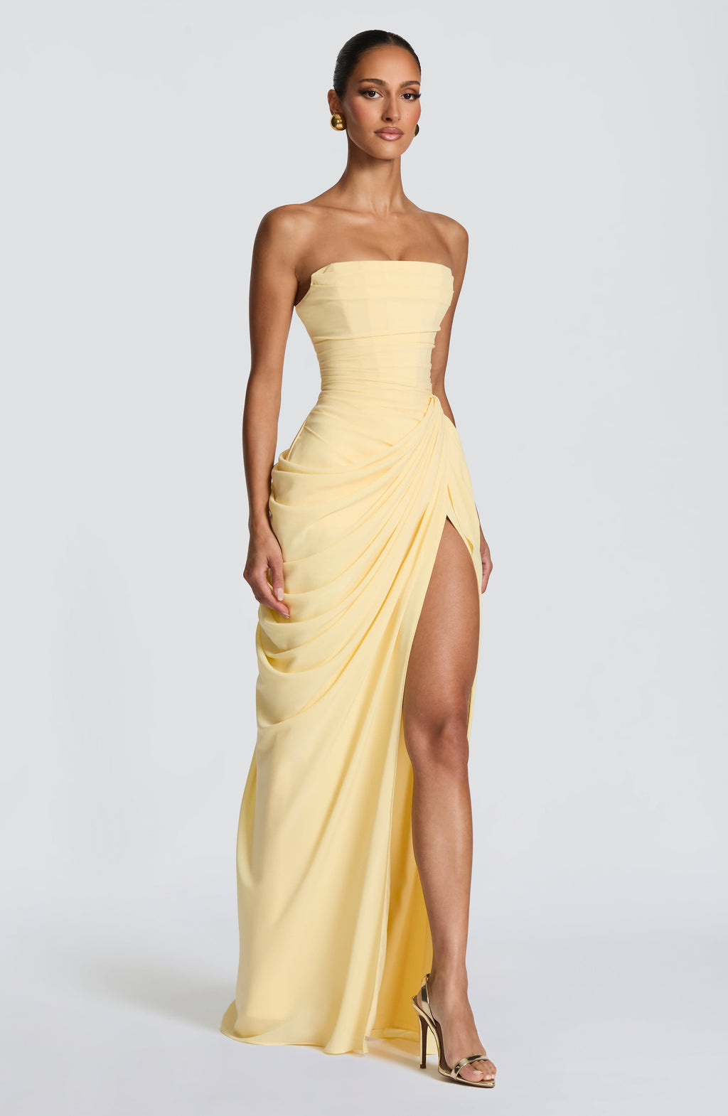 Dolores| Vestido con elegancia escultural que define tu figura