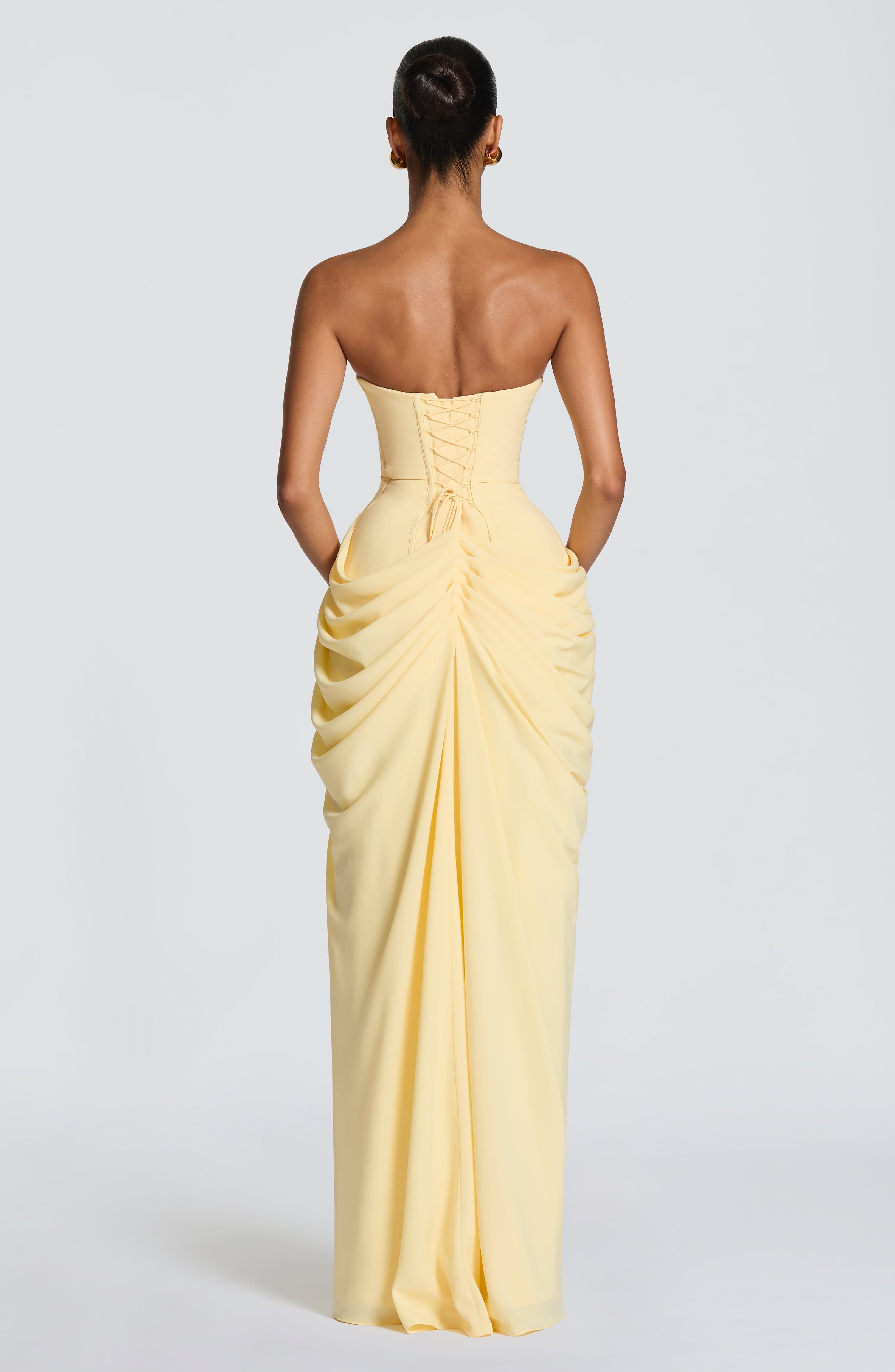 Dolores| Vestido con elegancia escultural que define tu figura