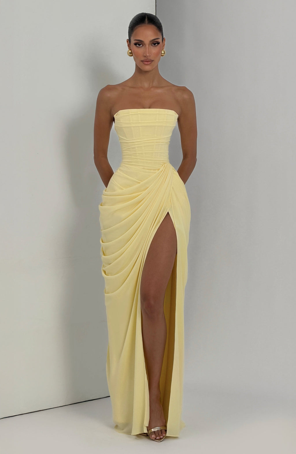 Dolores| Vestido con elegancia escultural que define tu figura