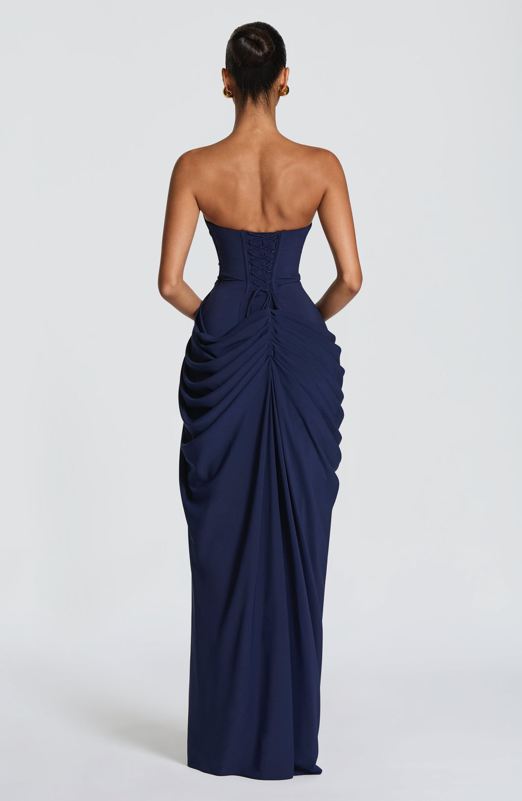 Dolores| Vestido con elegancia escultural que define tu figura
