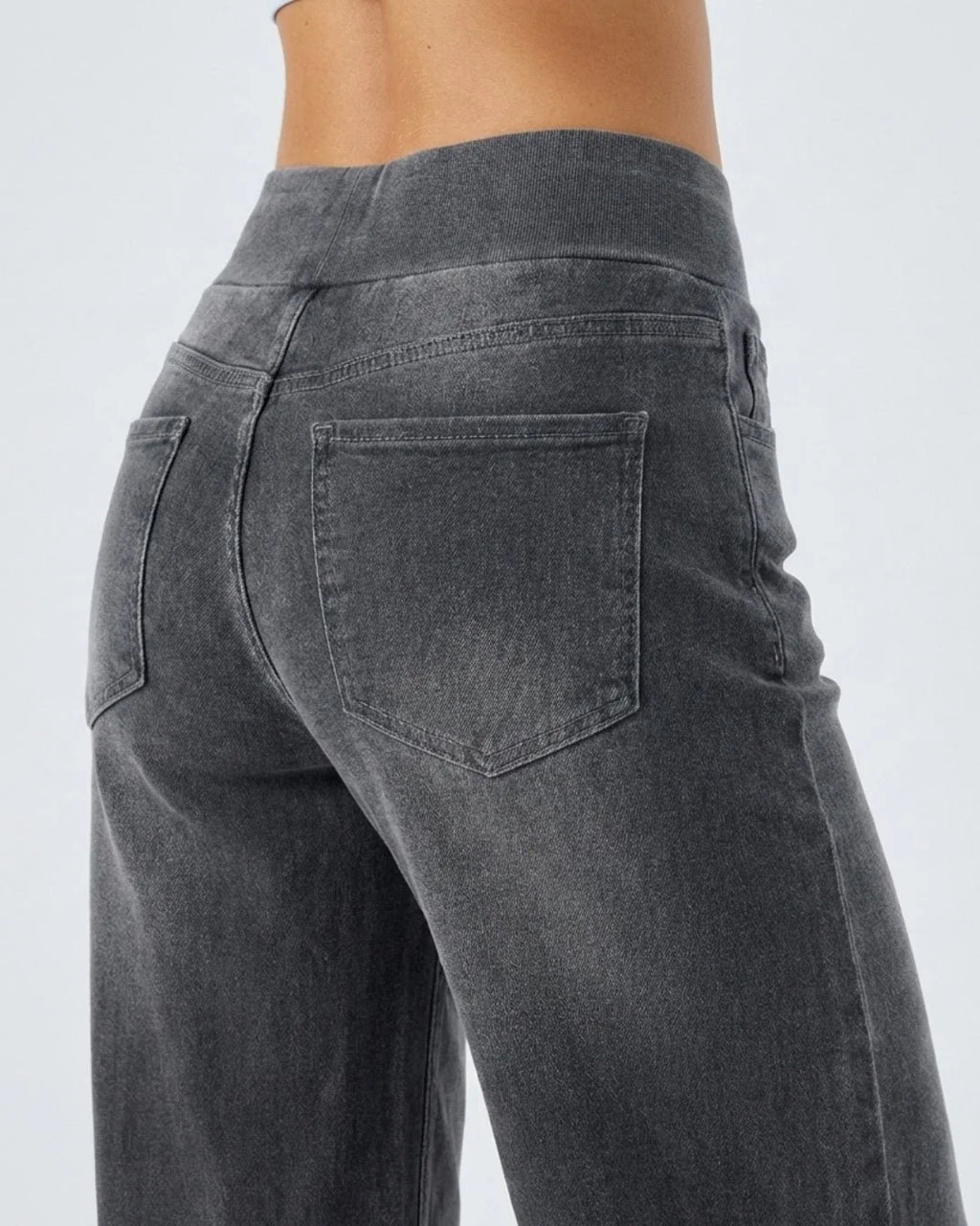 Jeans negros de ajuste cómodo