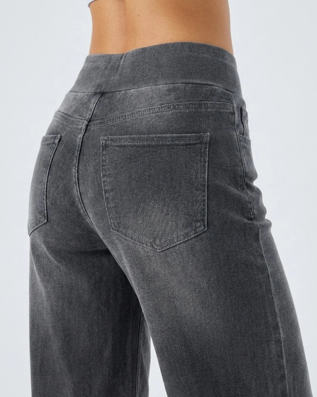 Jeans negros de ajuste cómodo