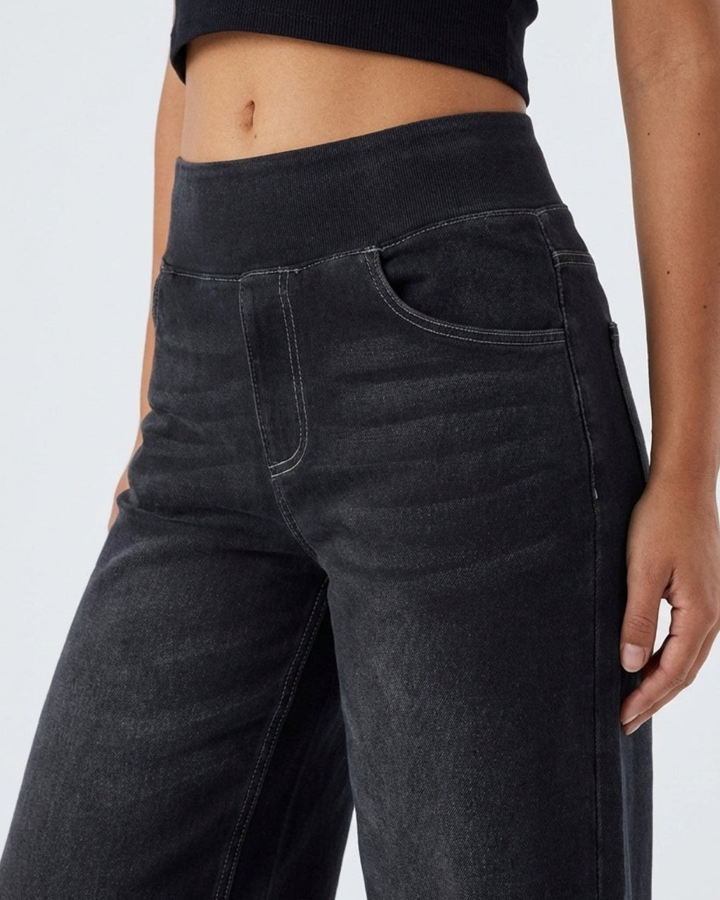 Jeans negros de ajuste cómodo