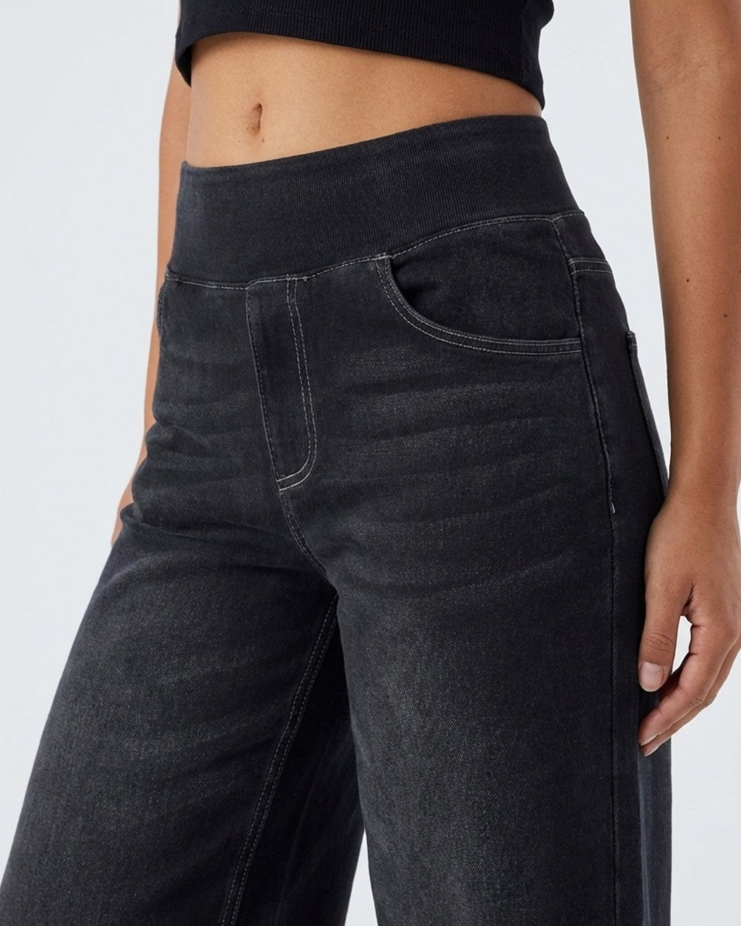 Jeans negros de ajuste cómodo