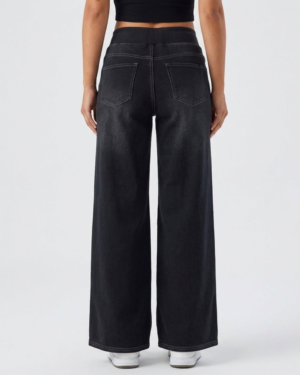 Jeans negros de ajuste cómodo