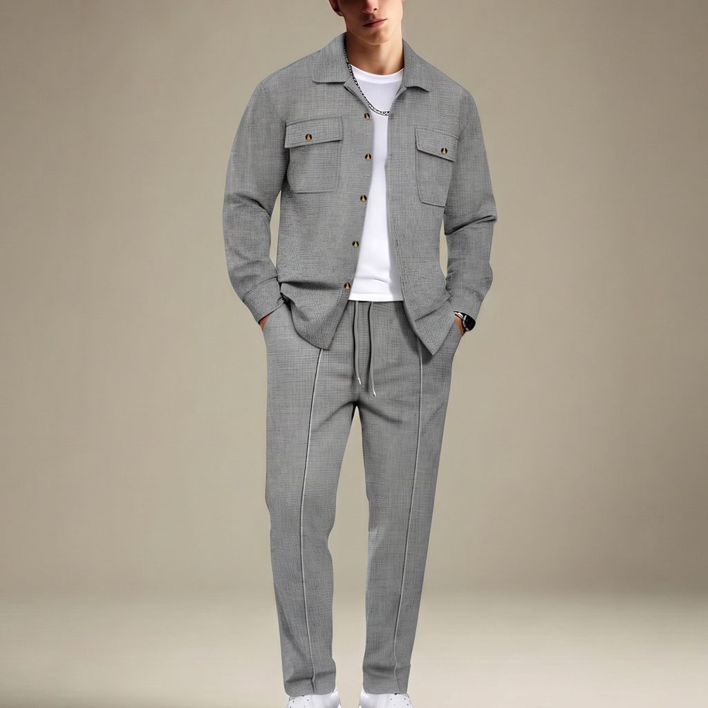 Conjunto casual: camisa de manga larga, pantalón y cárdigan.
