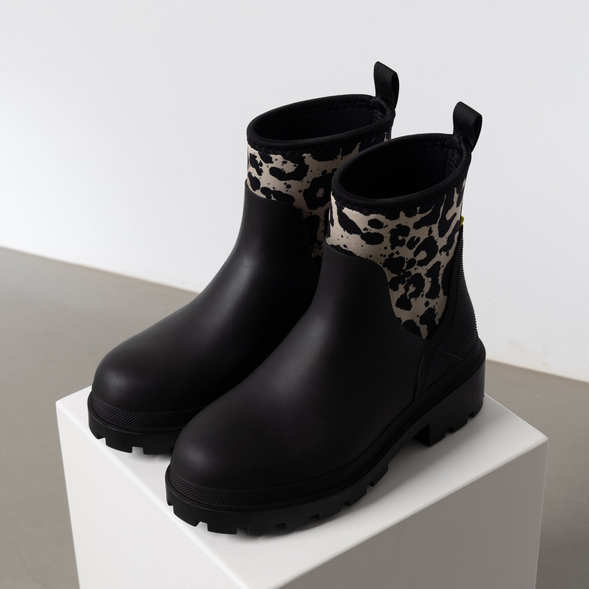 Botas de lluvia cortas negro/leopardo negro-arena