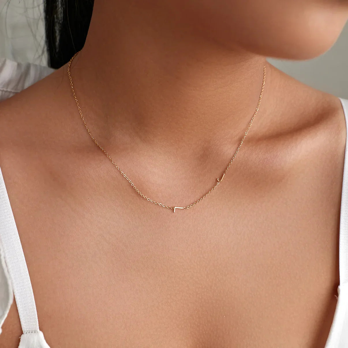 Collar personalizado con iniciales laterales