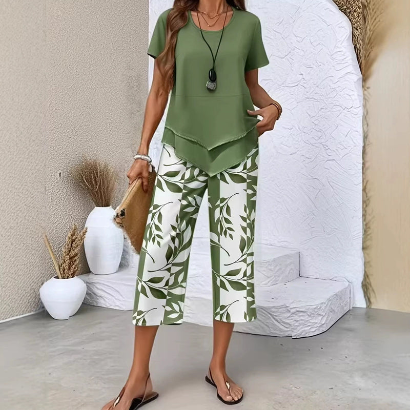 Conjunto casual de dos piezas: top de cuello redondo (en capas) y pantalón extra amplio.