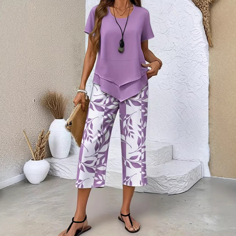 Conjunto casual de dos piezas: top de cuello redondo (en capas) y pantalón extra amplio.