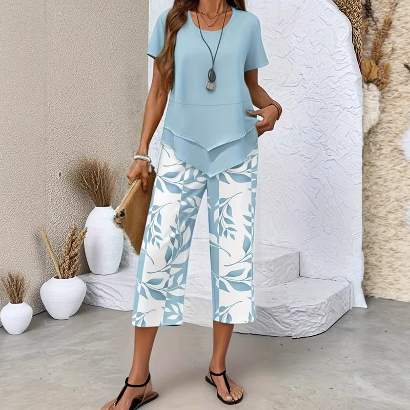 Conjunto casual de dos piezas: top de cuello redondo (en capas) y pantalón extra amplio.