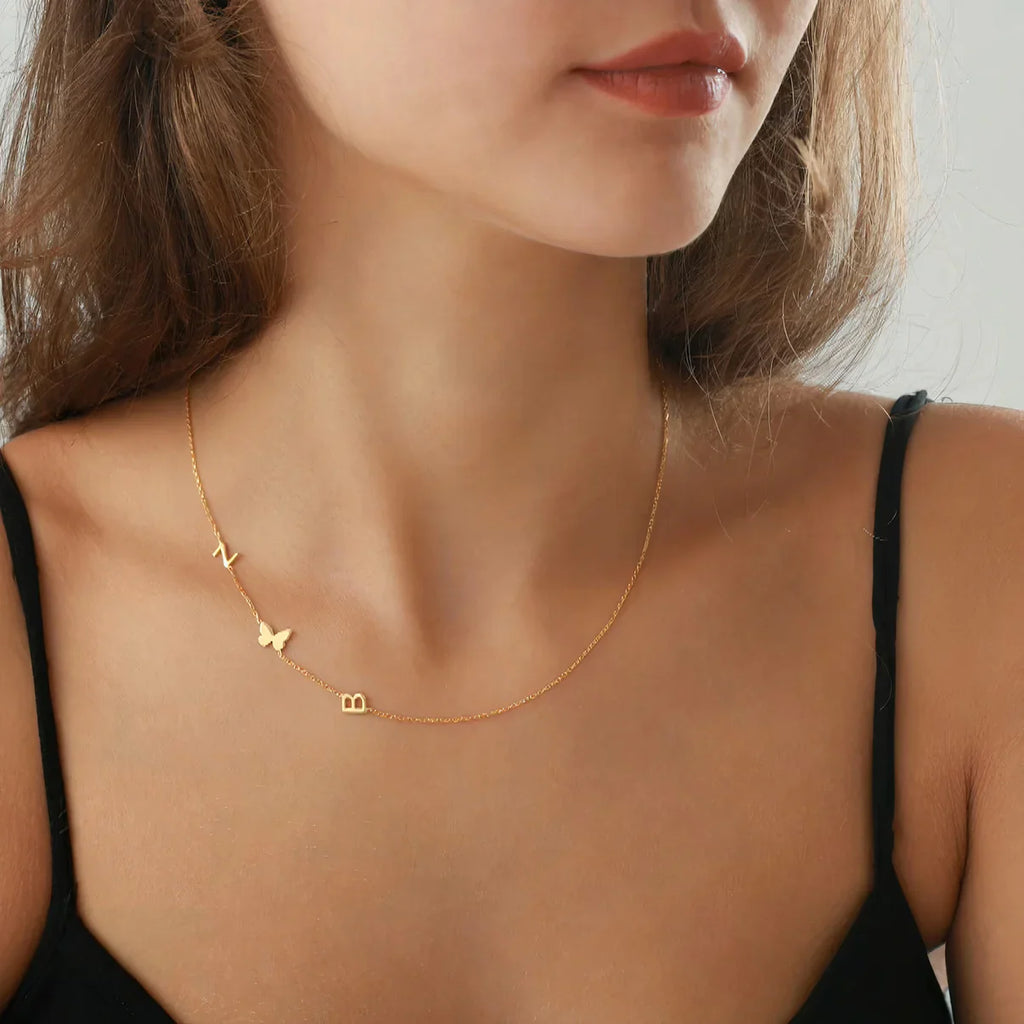 Collar personalizado con iniciales laterales